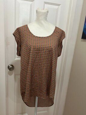 Daniel Rainn Short Sleeved Hi-Lo Blouse - L